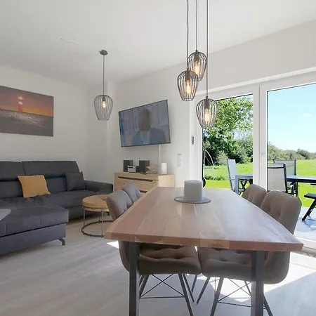 Holiday home Kw6 Haus Weitblick Dorumer Neufeld
